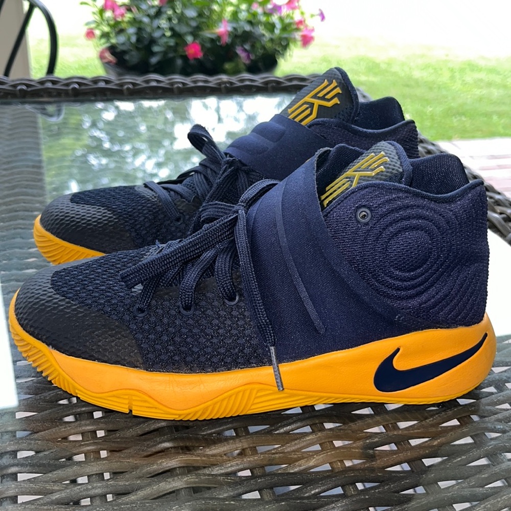 Nike Kyrie 2 “Cavs”